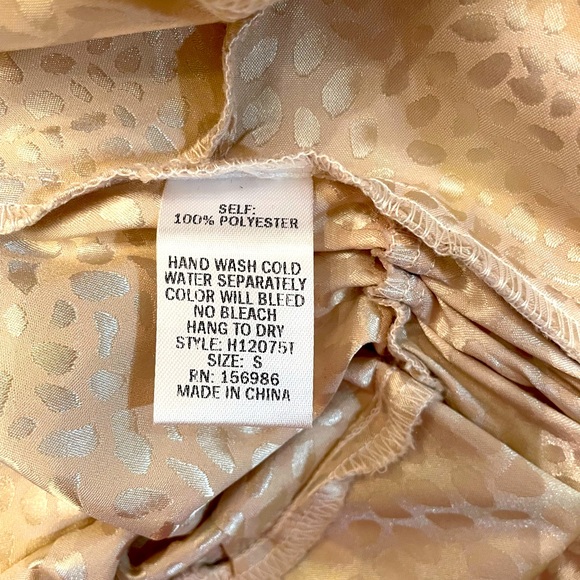 Item ditto satin top in gold. Sz small - Picture 4 of 4